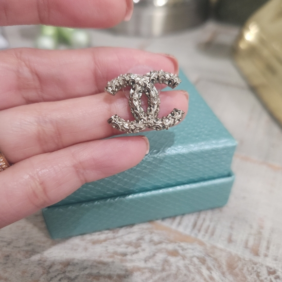 Chanel pierced vintage CC earrings - Picture 2 of 9